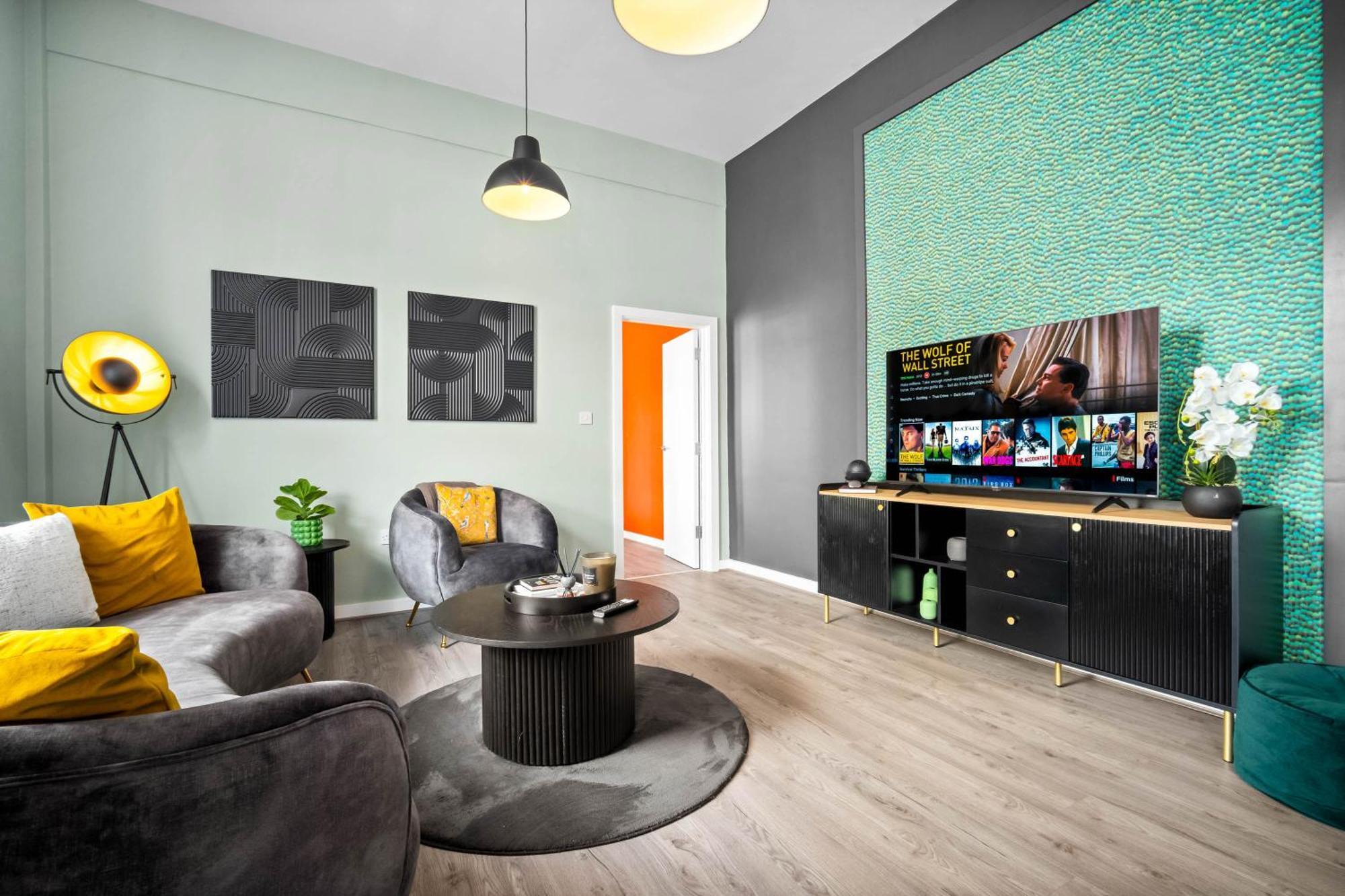 Apartment Stylish Near Centre - Secure Parking 1sh