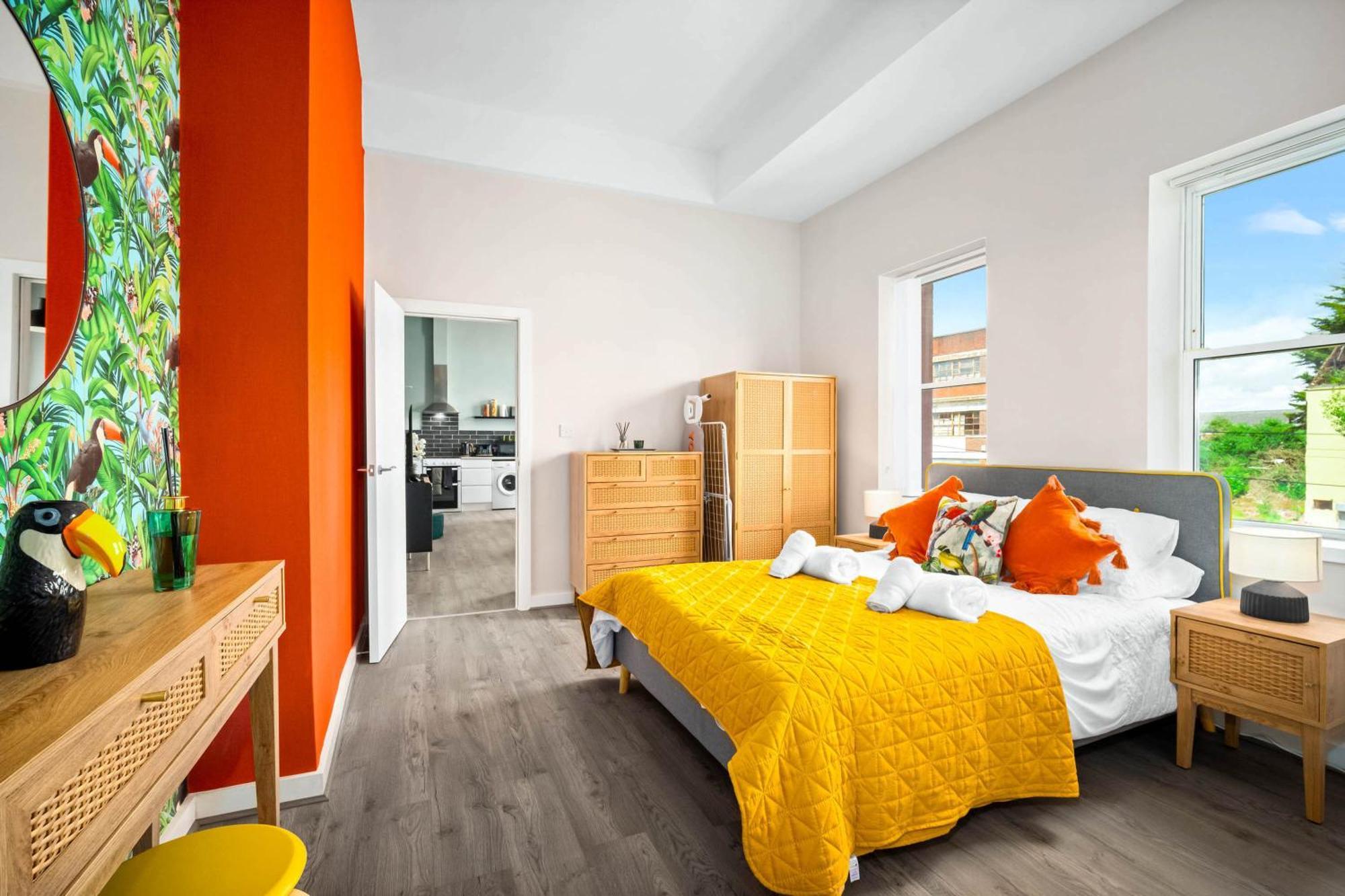 Stylish Near Centre - Secure Parking 1sh Apartment *